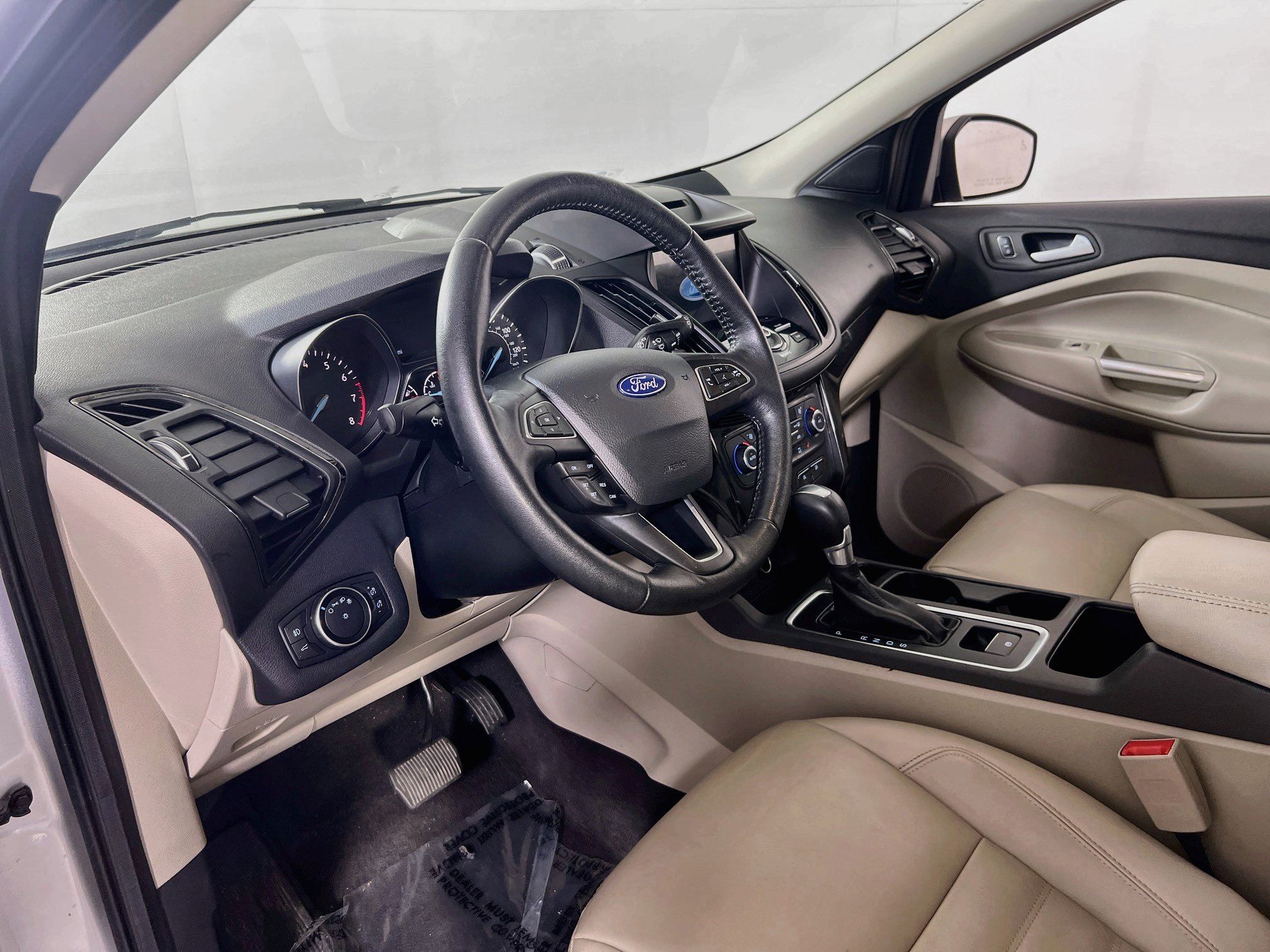 Used 2017 Ford Escape Titanium FWD image 9