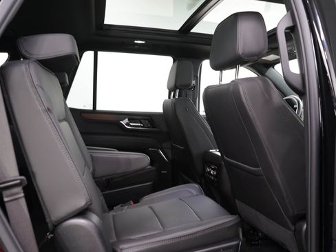 Used 2025 GMC Yukon Denali w/ Sun & Power Step Package AWD/4WD image 14