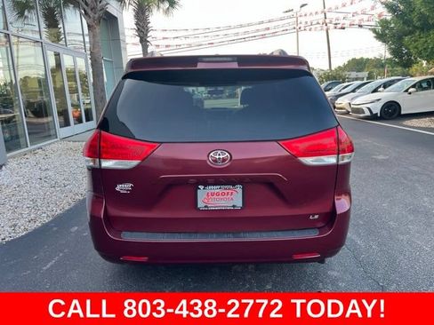 Used 2014 Toyota Sienna LE FWD image 31