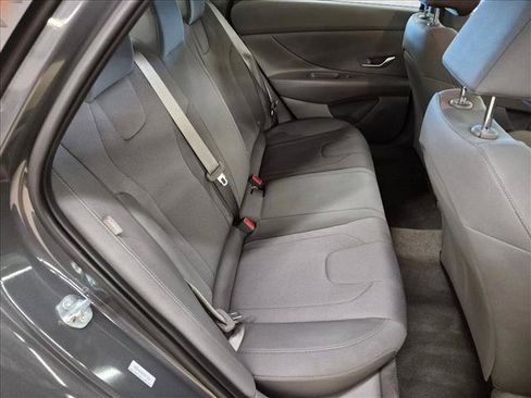 Used 2025 Hyundai Elantra SE FWD image 21
