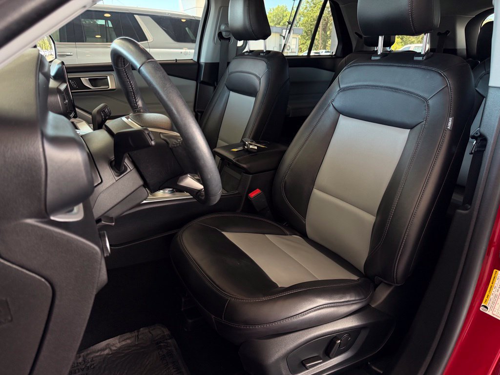 Used 2023 Ford Explorer XLT w/ Equipment Group 202A AWD/4WD image 16