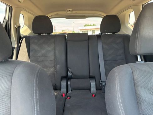 Used 2016 Nissan Rogue SV AWD/4WD image 19