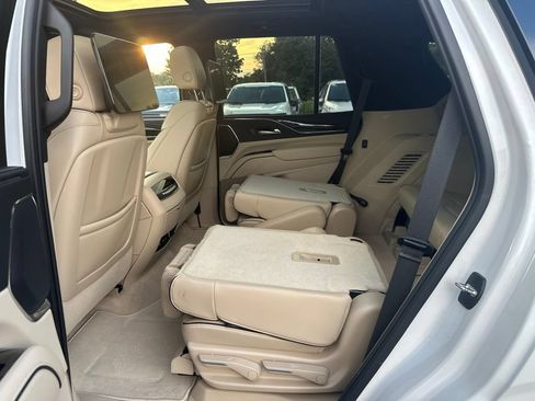 Used 2024 Cadillac Escalade Premium Luxury AWD/4WD image 10