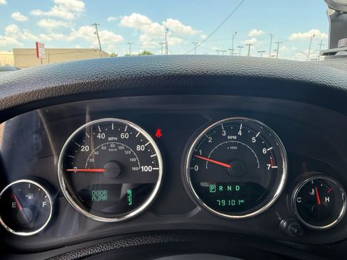 Used 2017 Jeep Wrangler Unlimited Sport w/ Connectivity Group AWD/4WD image 18