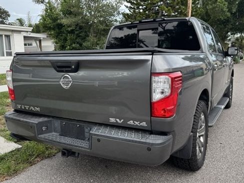 Used 2018 Nissan Titan SV w/ SV Convenience Package AWD/4WD image 9