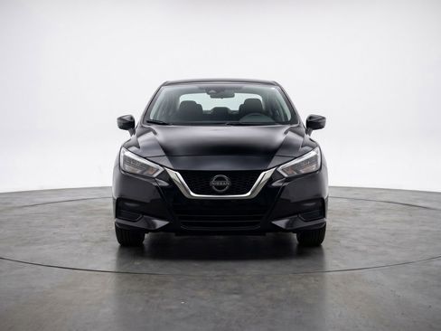 Used 2025 Nissan Versa SV FWD image 2