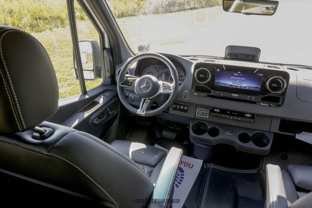 Used 2025 Mercedes-Benz Sprinter 2500 image 25