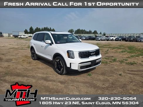 Used 2024 Kia Telluride EX w/ EX Captain's Chair Package AWD/4WD image 2