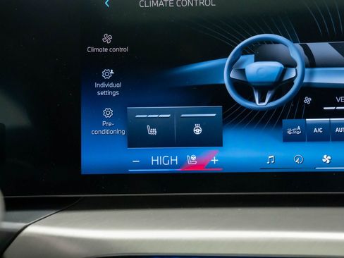 New 2026 BMW 330i xDrive Sedan w/ M Sport Package image 28