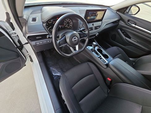 Used 2023 Nissan Altima 2.5 SV w/ SV Premium Package image 10