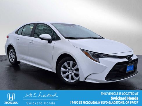 Used 2024 Toyota Corolla LE image 1