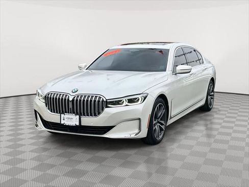 Used 2021 BMW 750i xDrive image 3