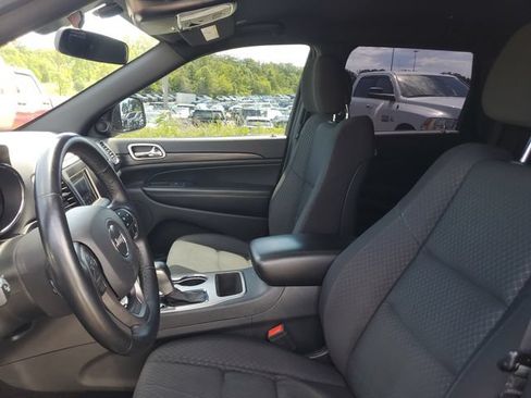 Used 2019 Jeep Grand Cherokee Laredo w/ Security & Convenience Group AWD/4WD image 11