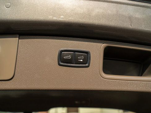 Used 2018 Porsche Macan S image 11