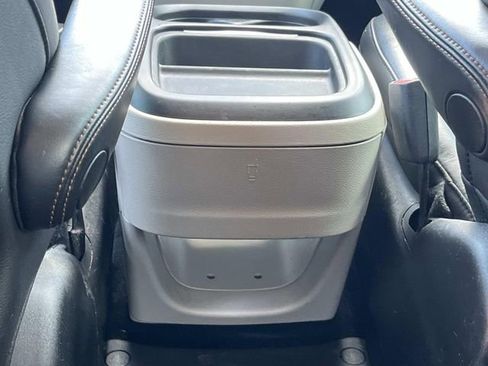Used 2018 Chrysler Pacifica Touring-L FWD image 18