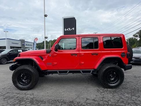 Used 2025 Jeep Wrangler Unlimited Sahara AWD/4WD image 4