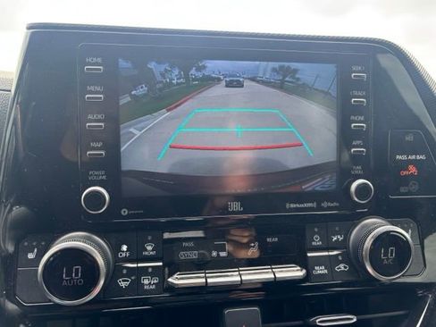 Used 2022 Toyota Highlander XSE FWD image 12