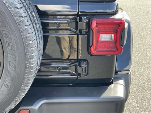 Used 2023 Jeep Wrangler Unlimited Sahara image 15