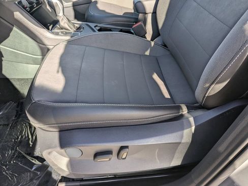 Certified 2023 Volkswagen Taos SE w/ Panoramic Sunroof Package FWD image 18