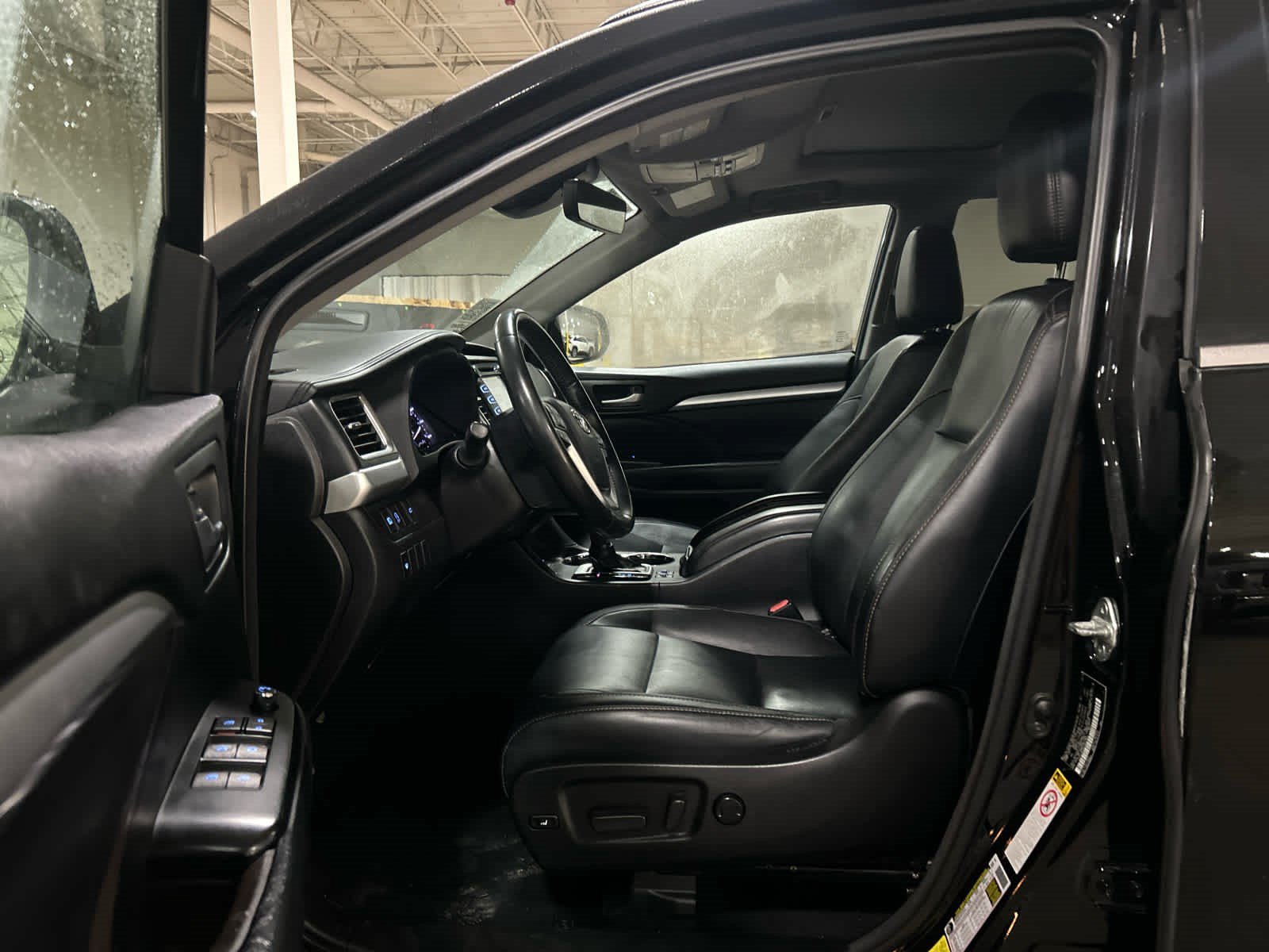 Used 2018 Toyota Highlander XLE AWD/4WD image 6