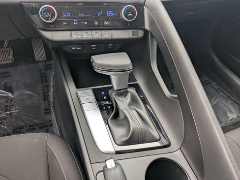 Used 2024 Hyundai Elantra SEL FWD image 23