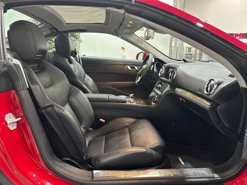 Used 2015 Mercedes-Benz SL 550 w/ Driver Assistance Package image 19