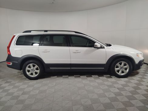 Used 2010 Volvo XC70 3.2 image 8