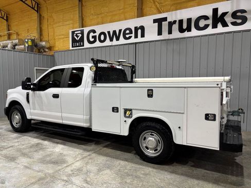 Used 2021 Ford F250 XL w/ Power Equipment Group RWD image 5