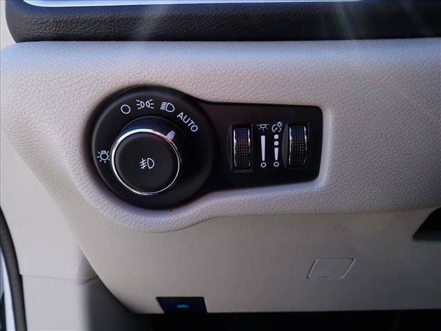 Used 2024 Chrysler Pacifica Touring-L FWD image 18