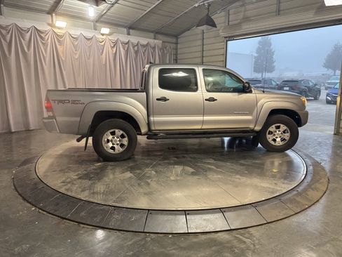Used 2015 Toyota Tacoma 4x4 Double Cab image 4