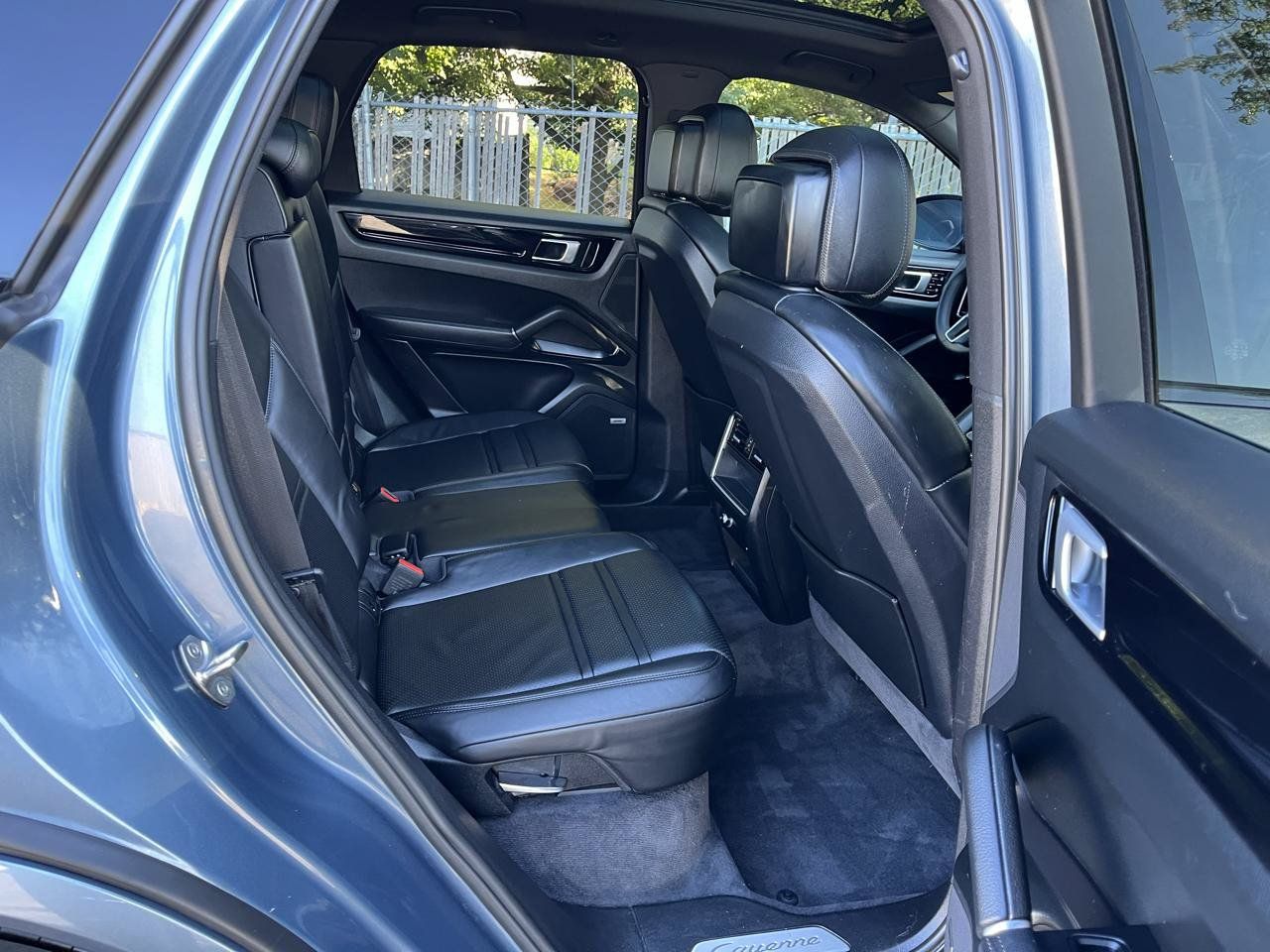 Used 2020 Porsche Cayenne AWD/4WD image 23