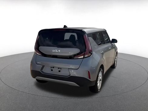 Used 2025 Kia Soul LX w/ LX Technology Package FWD image 15
