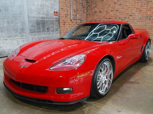Used 2006 Chevrolet Corvette Z06 w/ Preferred Equipment Group RWD image 5