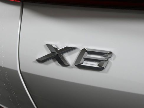 New 2026 BMW X6 xDrive40i w/ Climate Comfort Package image 40