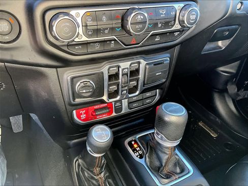 Used 2022 Jeep Gladiator Mojave w/ Cold Weather Group image 26