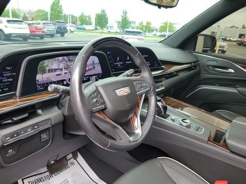 Used 2023 Cadillac Escalade Premium Luxury AWD/4WD image 30