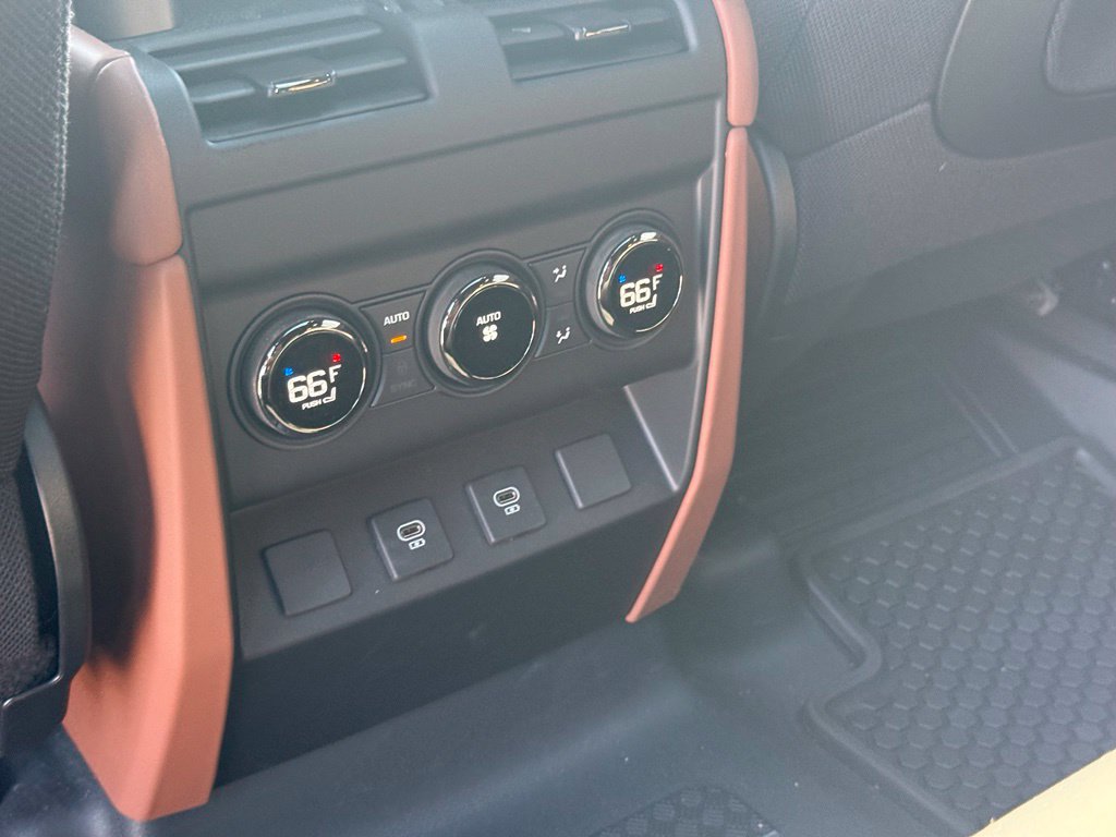 Used 2025 Land Rover Defender 110 AWD/4WD image 19