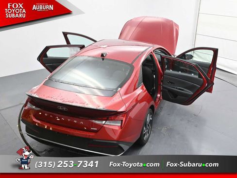 Used 2025 Hyundai Elantra SEL image 33