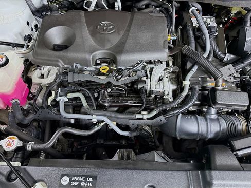 Certified 2021 Toyota Sienna XLE FWD image 36
