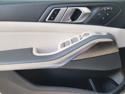 Used 2023 BMW X7 M60i w/ Executive Package image 23