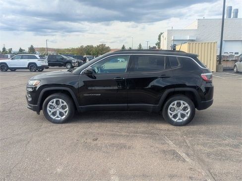 Used 2024 Jeep Compass Latitude image 6