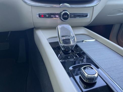 Certified 2023 Volvo XC60 B5 Ultimate w/ Climate Package AWD/4WD image 23