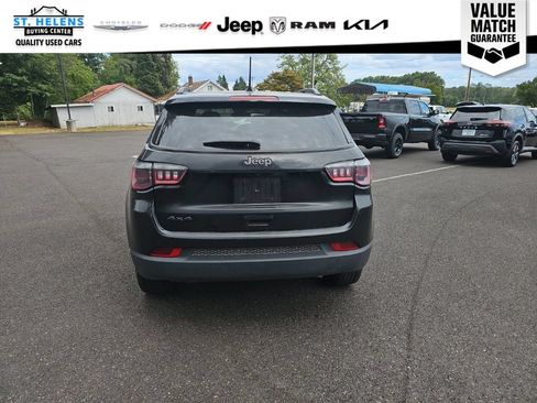 Used 2025 Jeep Compass Latitude w/ Convenience Group AWD/4WD image 5