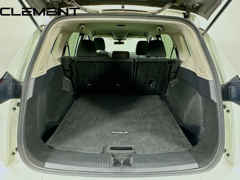 Used 2024 Nissan Rogue S image 9