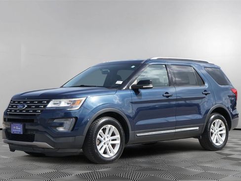 Used 2017 Ford Explorer XLT w/ Equipment Group 202A FWD image 8