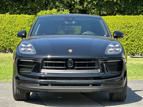 Certified 2025 Porsche Macan image 11