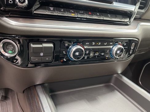 New 2026 GMC Sierra 2500 SLT w/ SLT Premium Package AWD/4WD image 16