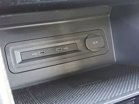 Used 2022 Volkswagen Atlas Cross Sport SE image 25