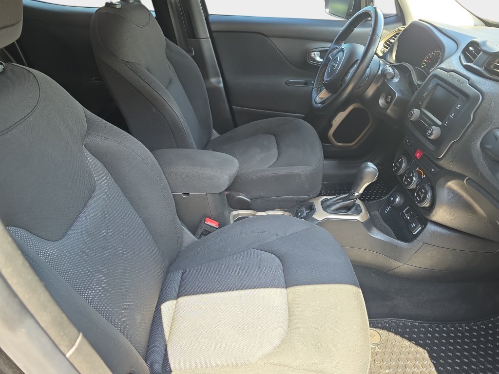 Used 2016 Jeep Renegade Latitude w/ Popular Equipment Group AWD/4WD image 12