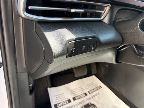 Used 2025 Hyundai Elantra SE w/ Cargo Package FWD image 7